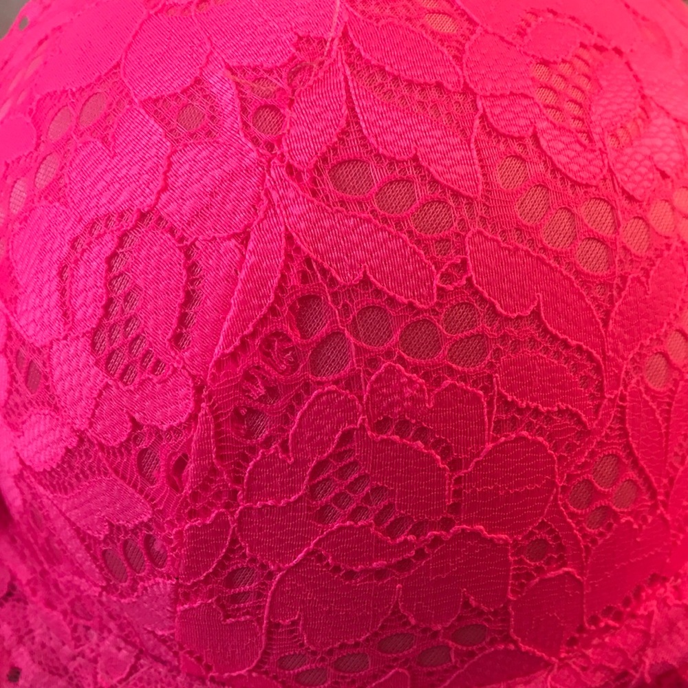 Shein padded hot pink lace underwire bra 32DD. Double hook closure. Gently used